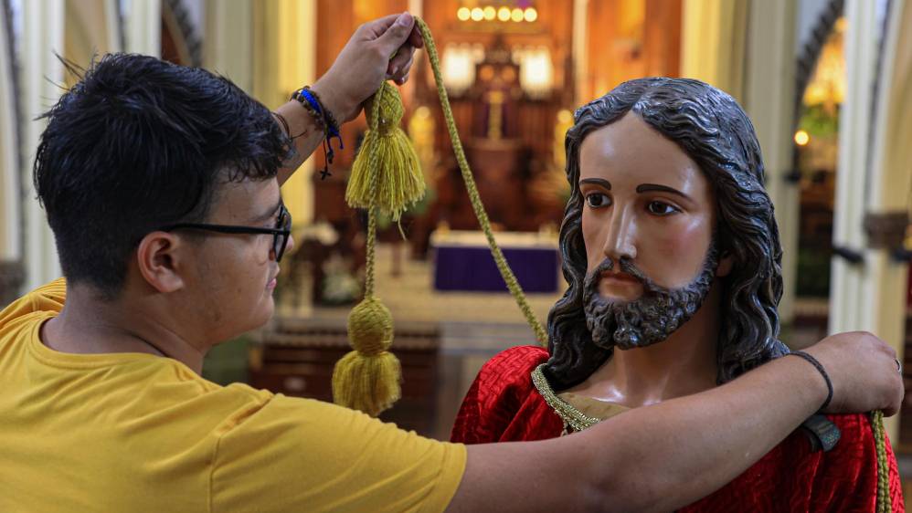 En la iglesia Señor de la misericordia en Manrique los voluntarios ayudaron con todo lo relacionado con esta celebración religiosa Foto: MANUEL SALDARRIAGA QUINTERO.