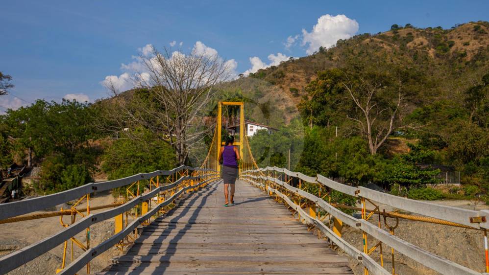 El acceso al corregimiento es justo antes de cruzar el puente que da la bienvenida a Santa Fé de Antioquia FOTO CARLOS VELÁSQUEZ