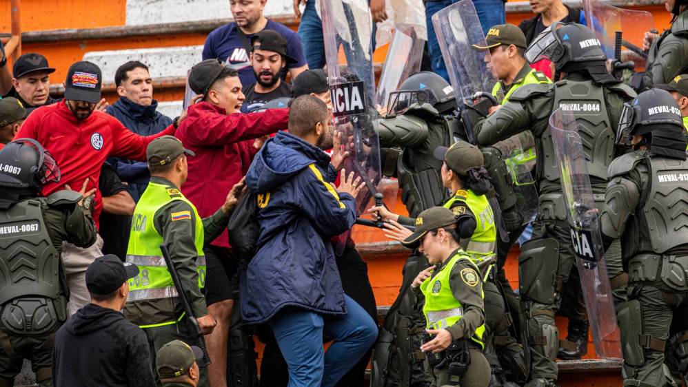 Al final del partido algunos agentes de Smad sacaron de una manera agresiva a hinchas que estaban en las graderías. Foto: Carlos Velásquez