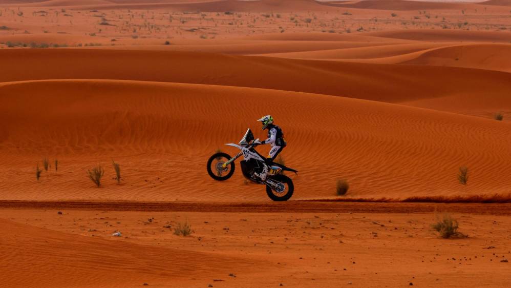 El piloto argentino Luciano Benavides compite en la segunda etapa del Dakar del Rally Dakar 2022 disputada entre Hail y Al Artawiya (Arabia Saudí) este lunes. FOTO EFE