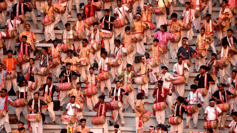El evento fue organizado y patrocinado por el gobierno de Assam, que tenía como objetivo llegar al Libro Guinness de los récords mundiales en la categoría de danza folclórica. Foto: Getty 