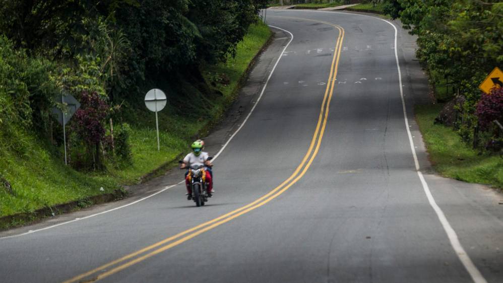 Este importante eje vial de Colombia, permanece cerrado, afectando la movilidad y el comercio de la zona. FOTO: JULIO CÉSAR HERRERA