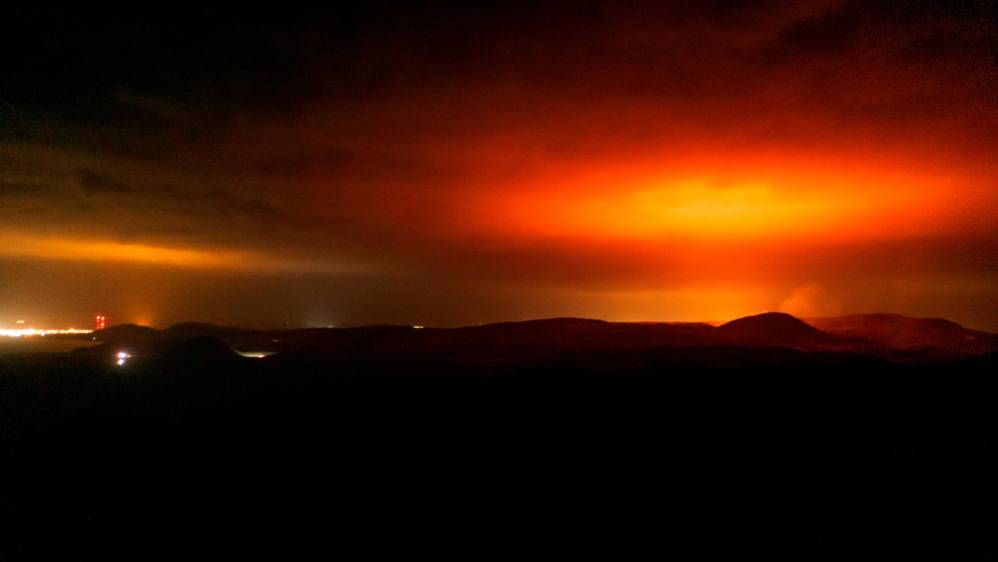 Desde el viernes se registró el torrente de lava que recorre una zona deshabitada a 40 kilómetros de Reikiavik. Foto: EFE