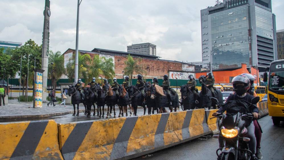 En la Estación de el Metro Cisneros los carabineros hicieron presencia luego de que algunos manifestantes ocasionaron desordenes en la zona. Foto: Carlos Velásquez