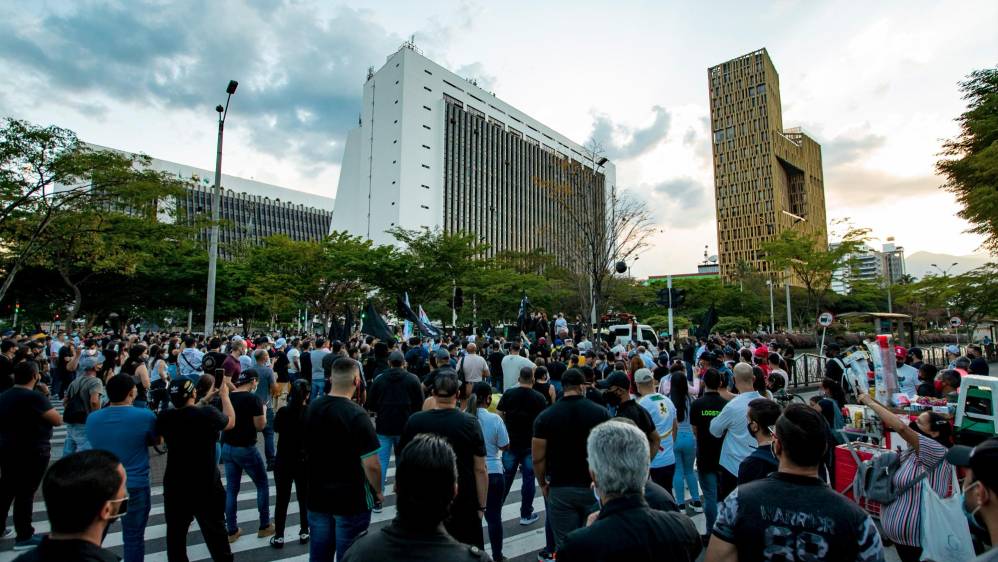 Bloqueada quedo la calle San Juan por las protestas. FOTO: Jaime Pérez