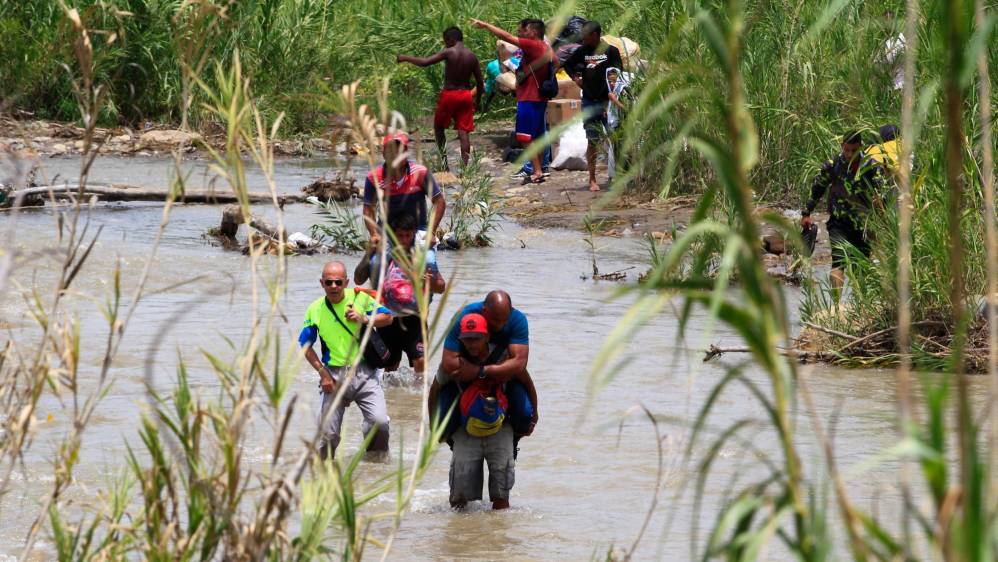 Los migrantes que pasan por las trochas a pesar de que los puentes internacionales ya están habilitados justifican que, si usan los pasos internacionales, la FANB o la Guardia Nacional Bolivariana les quitan sus pertenencias. Foto: Camilo Suárez