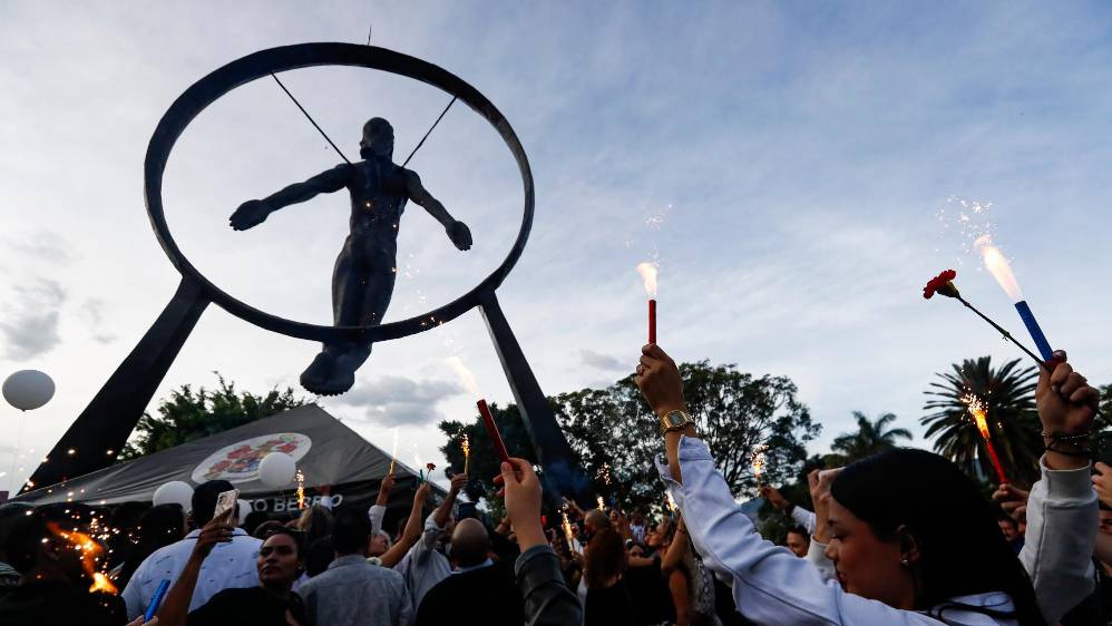 Debajo de la escultura de ‘El hombre en busca de paz’ descansan los restos de Darío Gómez. FOTO: MANUEL SALDARRIAGA QUINTERO.