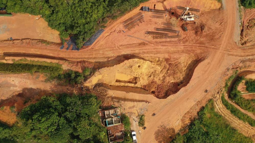 El sitio del hallazgo es un fragmento de la Autopista del Nordeste que conectará a Medellín con el Bajo Cauca. Foto: MANUEL SALDARRIAGA QUINTERO.