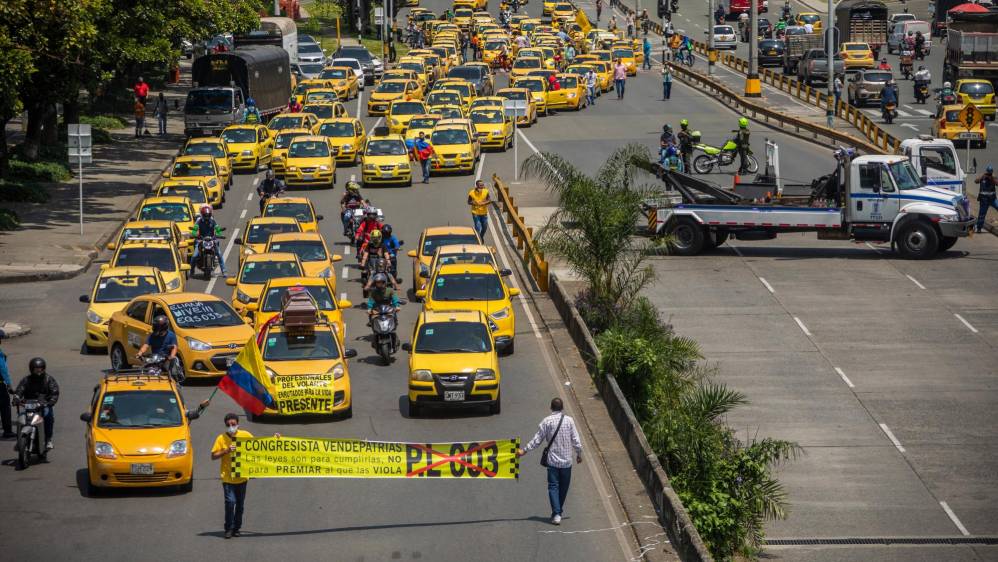 Desde las 10 de la mañana los taxistas de Medellín iniciaron su protesta. Foto: Carlos Velásquez 