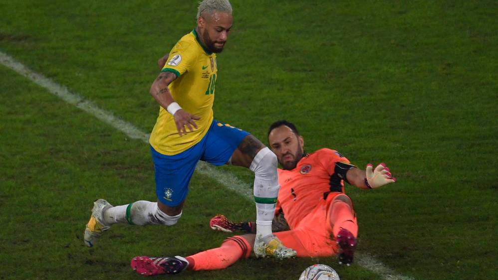 Tras la polémica en el gol de los brasileros, los jugadores colombianos perdieron la concentración y en el minuto 99 recibieron el gol de la derrota. Foto AFP