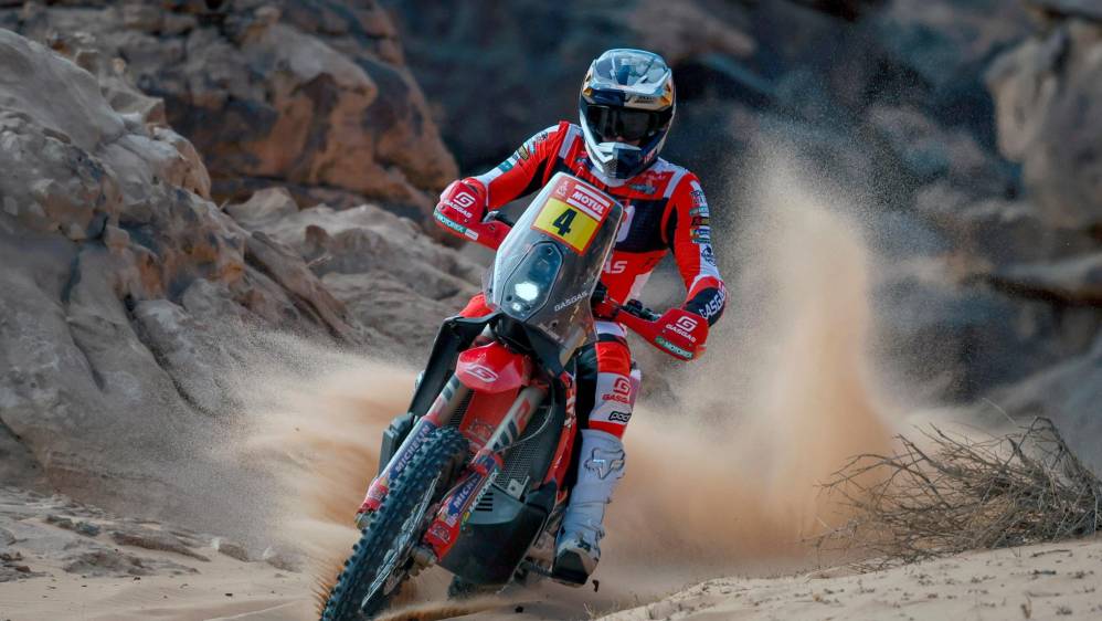 El piloto sensación de la versión anterior, Daniel Sanders, durante la primera etapa del Rally Dakar 2022, este domingo, en Arabia Saudita. FOTO EFE