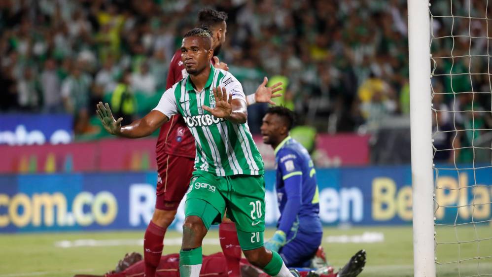 Danovis Banguero marcó el empate de Nacional, su gol le devolvió la ilusión a los hinchas verdes en el Atanasio Girardot. FOTO: MANUEL SALDARRIAGA QUINTERO