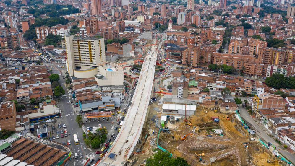 La obra está pensada para mejorar la movilidad entre las comunas 11 y 12 de Medellín. FOTO MANUEL SALDARRIAGA
