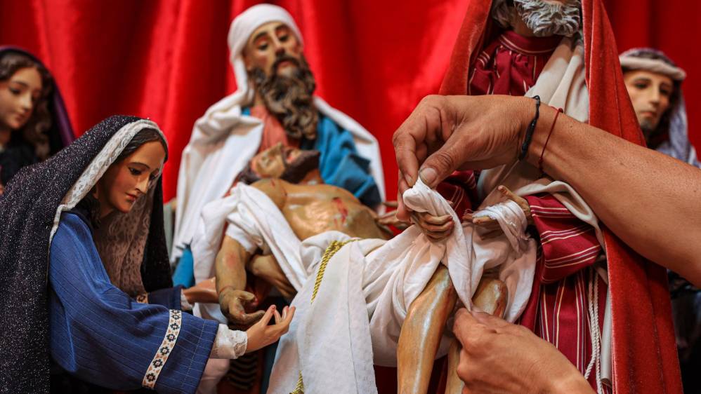 En la parroquia Santa Ana de Manrique fueron necesarios varios meses de trabajo para dejar listos los santos que se utilizan en las diferentes procesiones. Foto: MANUEL SALDARRIAGA QUINTERO.