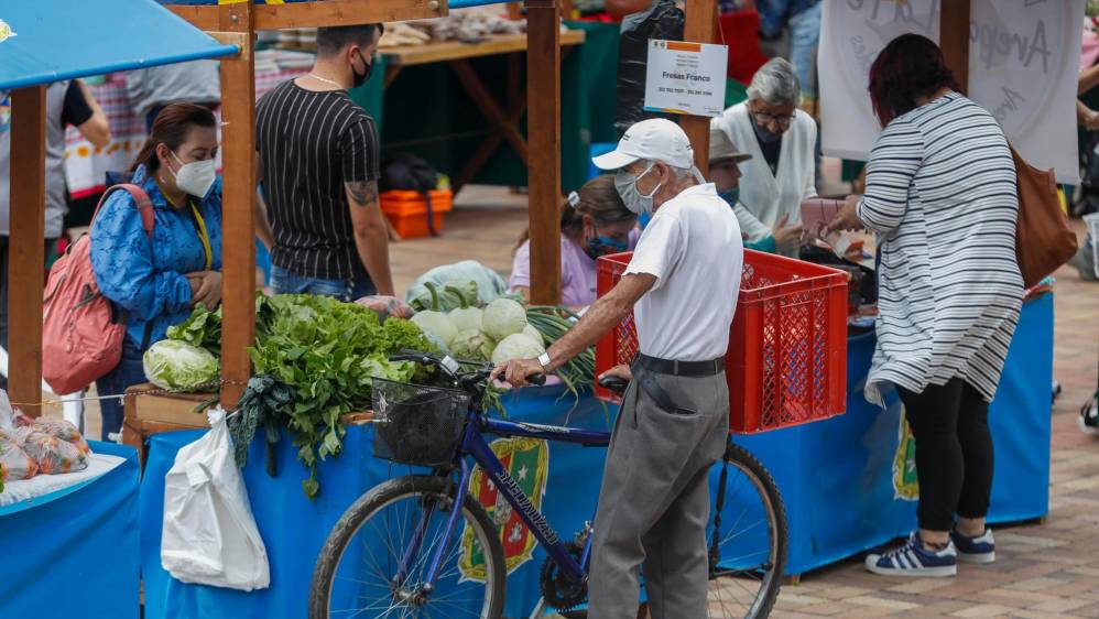 El mercado campesino, busca la comercialización de manera directa de los diferentes productos agropecuarios por parte de los campesinos. Foto: Manuel Saldarriaga Quintero.