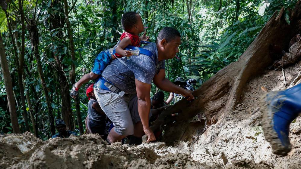 Samira Gozaine, directora de Migración de Panamá, afirma que en 2021 van 50 niños que llegaron sin acompañante al poblado Bajo Chiquito. Foto: Manuel Saldarriaga Quintero