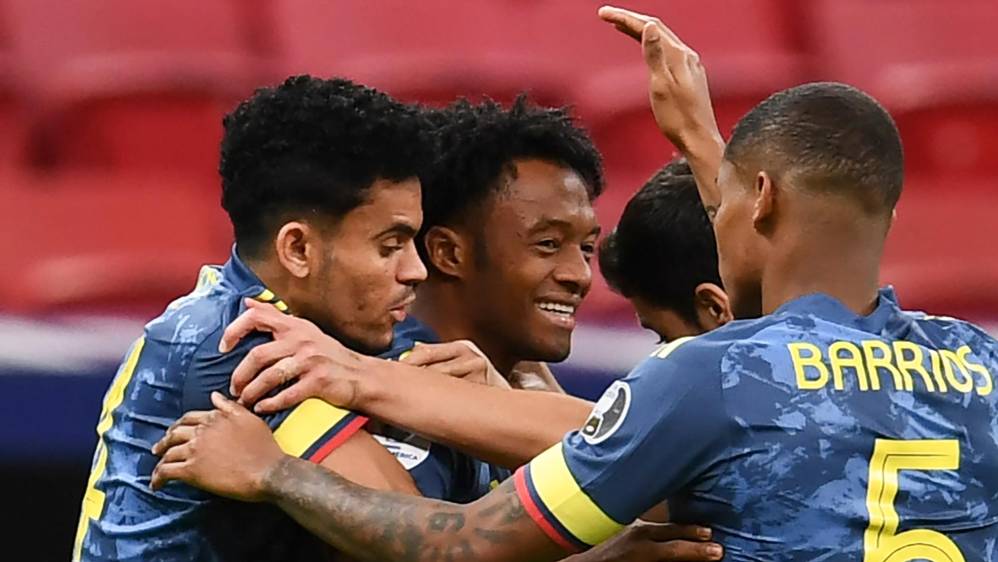 Díaz, Barrios y Cuadrado celebran el empate 1-1 ante Perú. FOTO: Joedson Alves