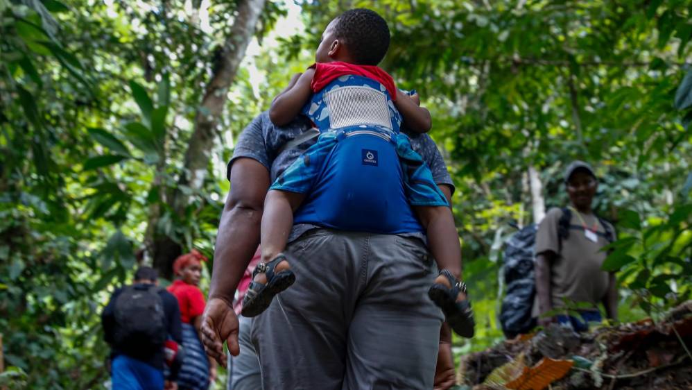 Los migrantes señalan haberse encontrado niños dejados a su suerte y que son llevados por ellos a los puestos de control de las autoridades panameñas. Foto: Manuel Saldarriaga Quintero.