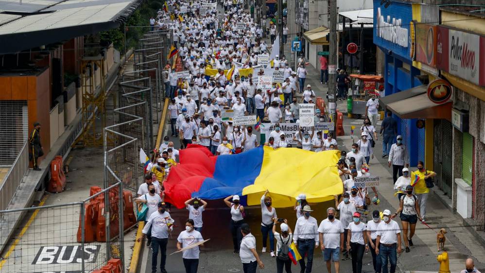 La marcha de acuerdo con los organizadores no incluía concentraciones para realizar discursos, solo fue “una caminata en familia y en paz”. Foto: Manuel Saldarriaga Quintero.