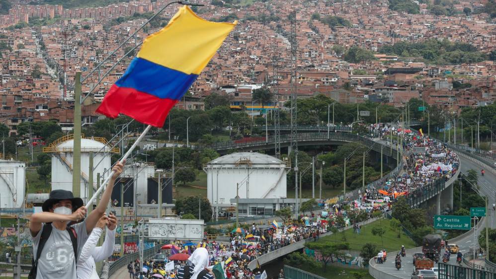La movilización en Medellín recorrió varias comunas. FOTO: Manuel Saldarriaga