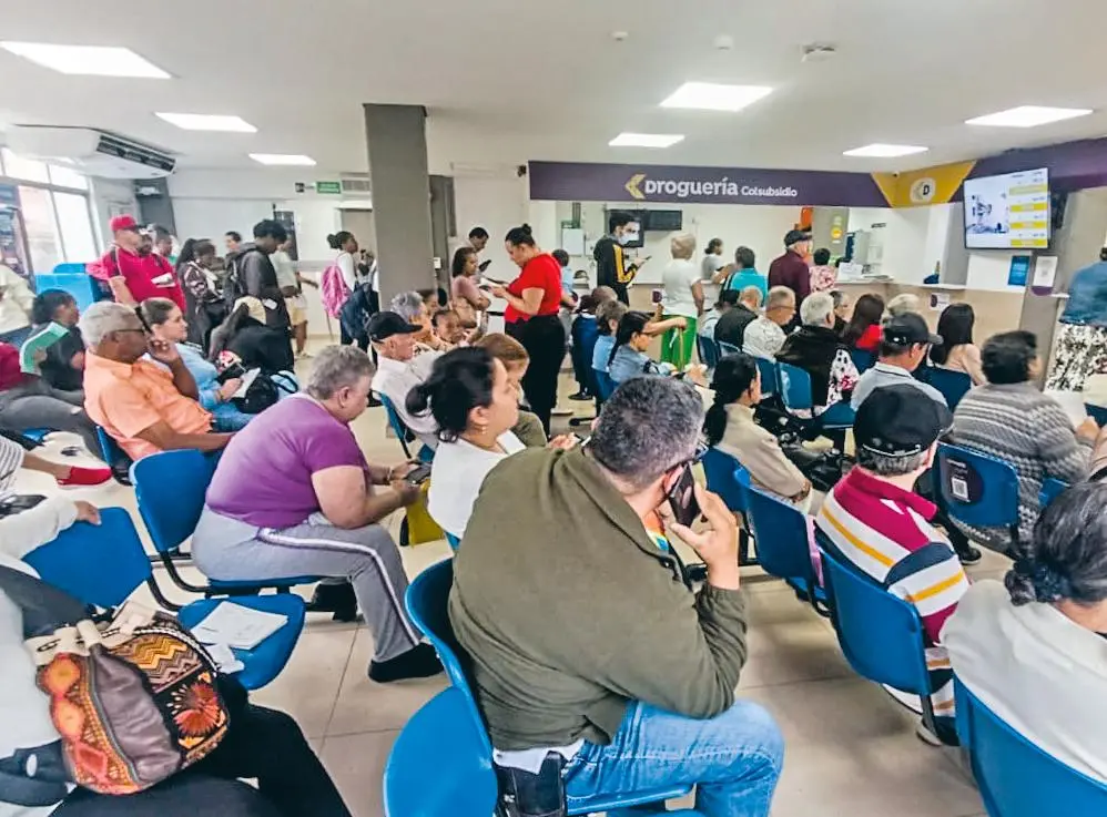 Panorama en una de las farmacias de los afiliados de Nueva EPS en Medellín. FOTO Julio César Herrera