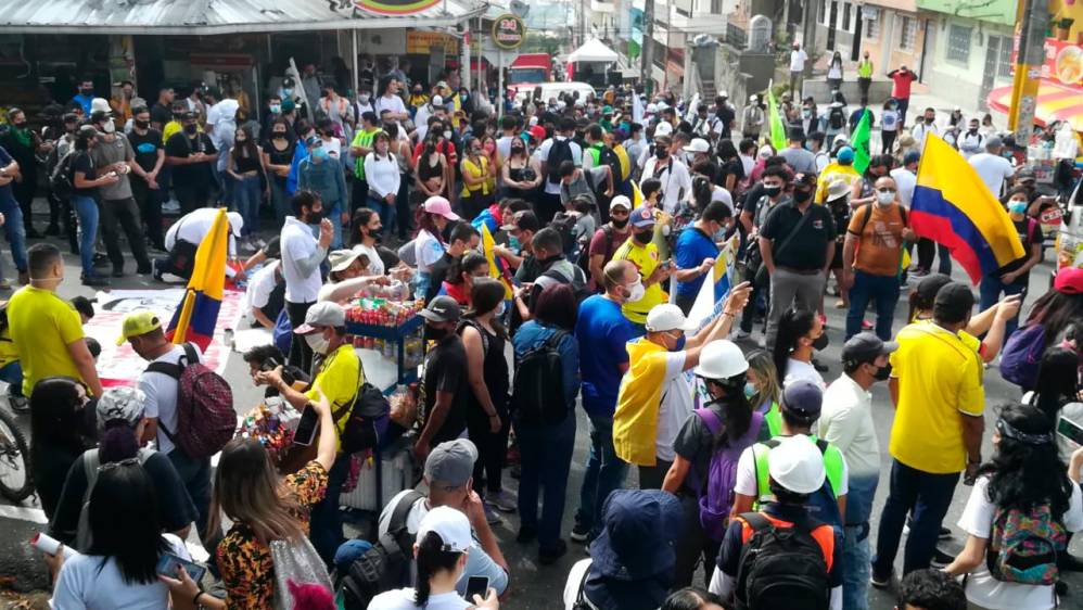 La marcha en Medellín salió a las 9:50 de la mañana desde la cancha La Maracaná del barrio La Esperanza. Foto Manuel Saldarriaga