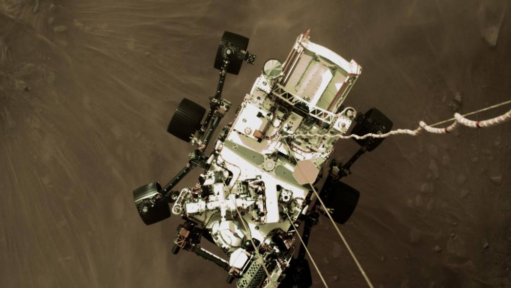 Perseverance, un robot que pasará al menos dos años en el cráter Jezero, examinando la geología del planeta, recogiendo muestras y buscando signos de vida antigua. Foto : NASA