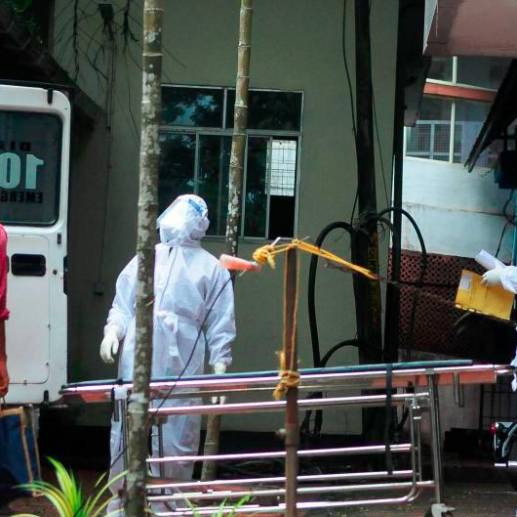 Alerta en India por brote de virus Nipah. Cierran escuelas y lugares de trabajo. Foto: AFP. 