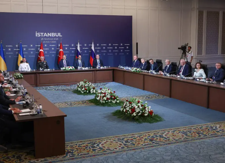 Ucrania y Rusia negociando una paz en Estambul, Turquía. FOTO: REDES SOCIALES.