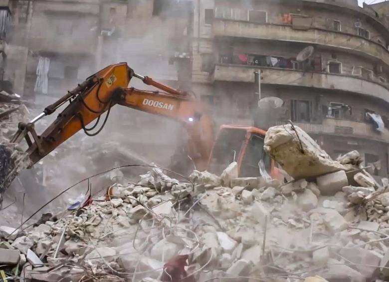 Al menos 5.000 personas han muerto y otras 25.000 han resultado heridas en Turquía y Siria debido a los dos devastadores terremotos del lunes. FOTO: 