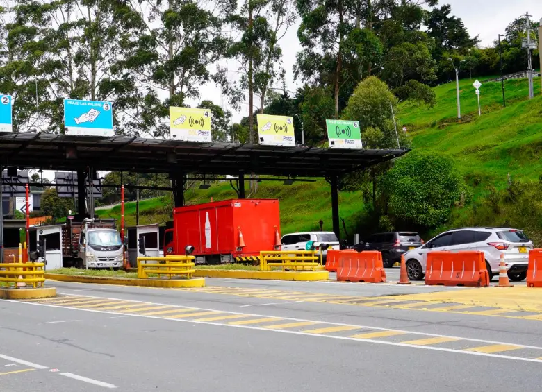 Miles de conductores que usan diariamente estos peajes deberán volver temporalmente al pago en efectivo. FOTO: CORTESÍA