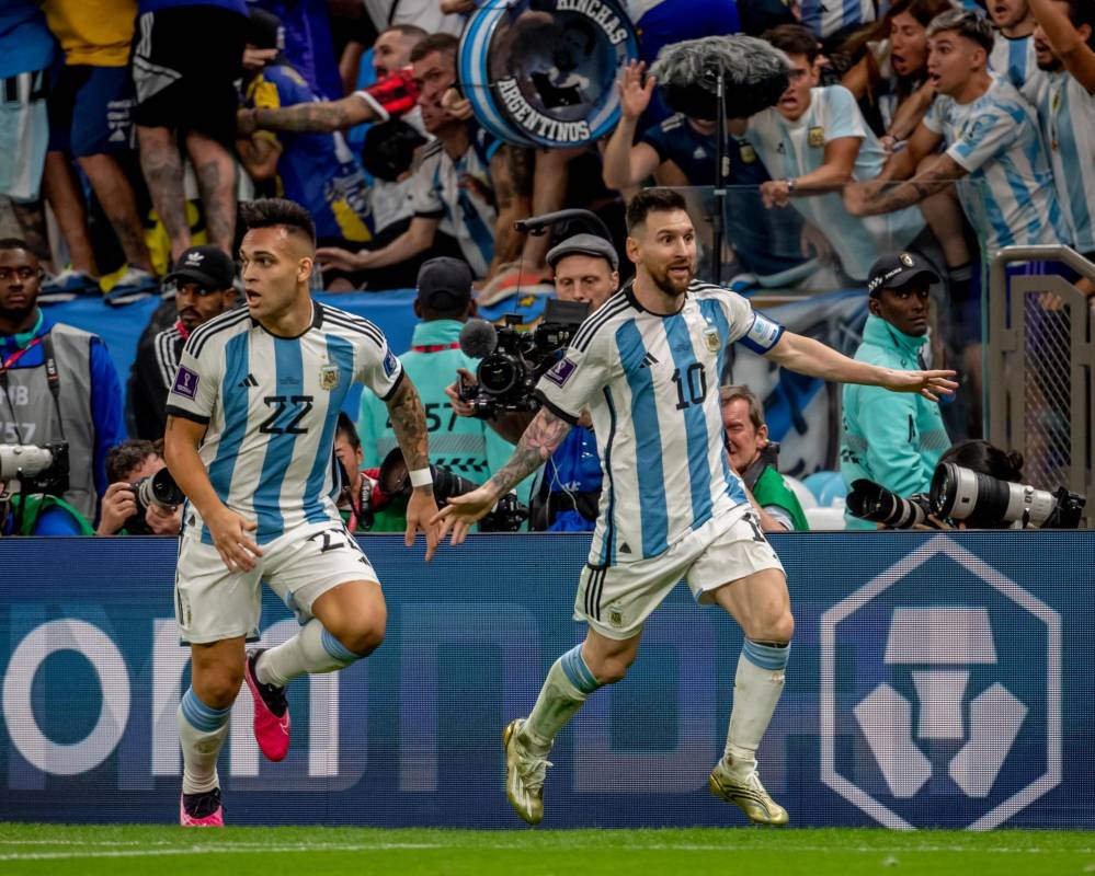 El argentino halló la recompensa a su talento y esfuerzo. Llegó a la cifra de 13 goles en Mundiales, superando en esa cifra a Pelé, que anotó 12 tantos. Foto: JUAN ANTONIO SÁNCHEZ.