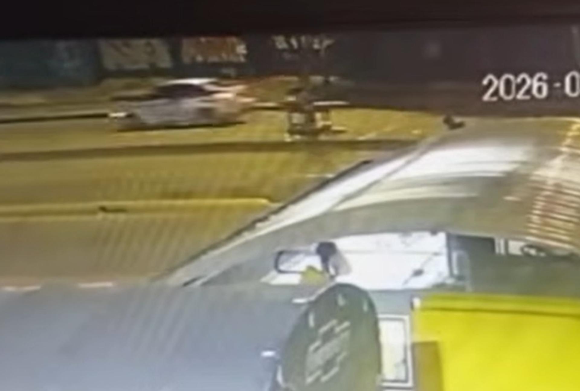 Conductor mató a joven tras invadir carril de TransMilenio: videos de cámaras serían clave