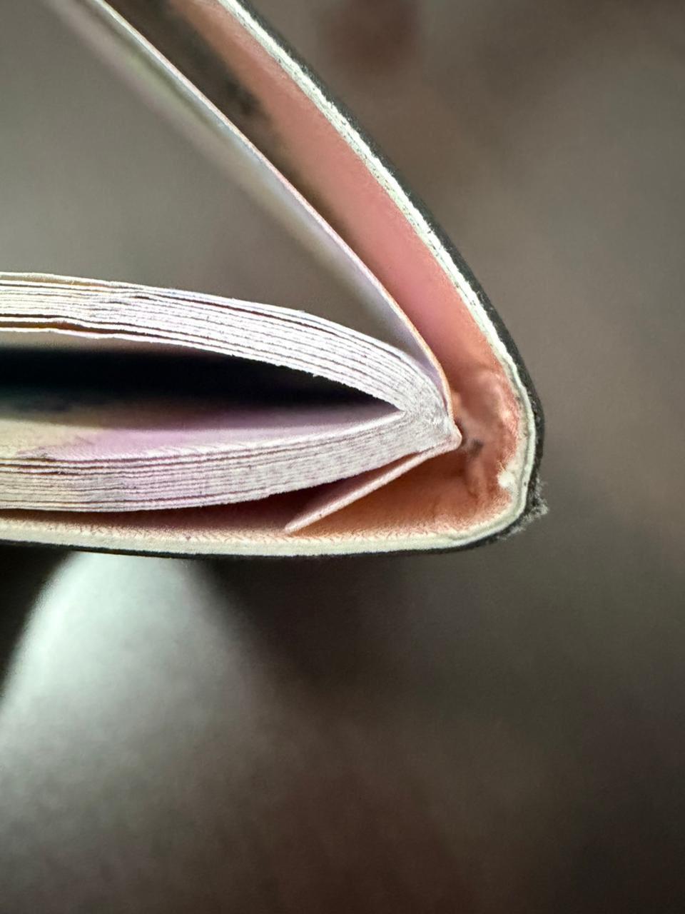 “Como cuadernos de segunda”: críticas a los nuevos pasaportes de Petro por presuntos defectos en su fabricación
