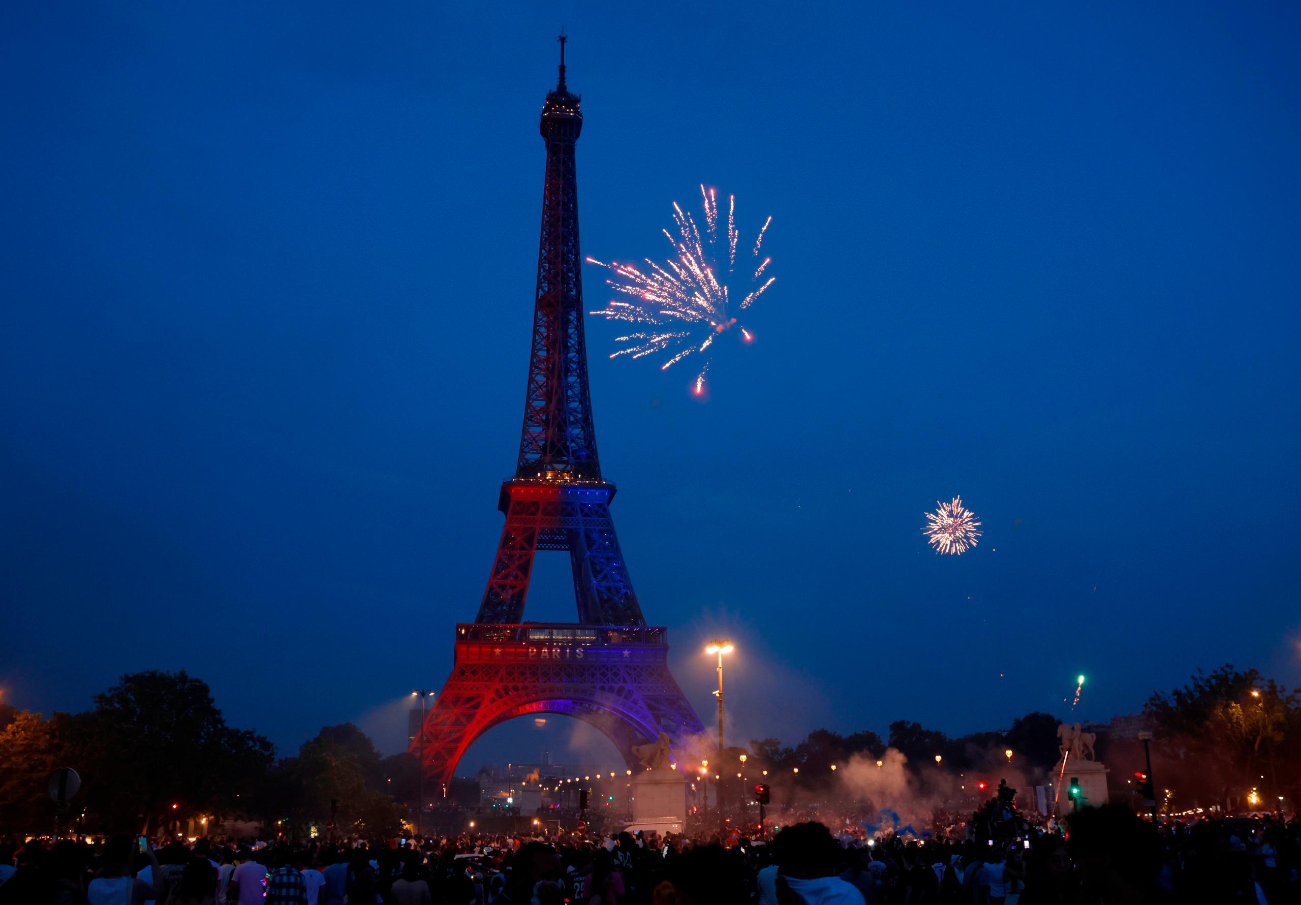 ¿No saben celebrar? Con disturbios y más de 400 detenidos, París festejó su segunda Orejona
