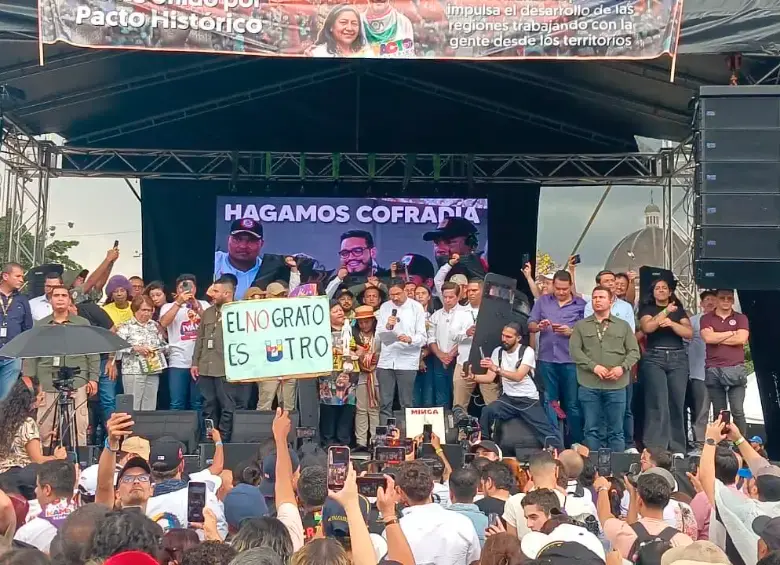 Álvaro Uribe responde a ataques de Iván Cepeda: “Bandido camuflado de derechos humanos”
