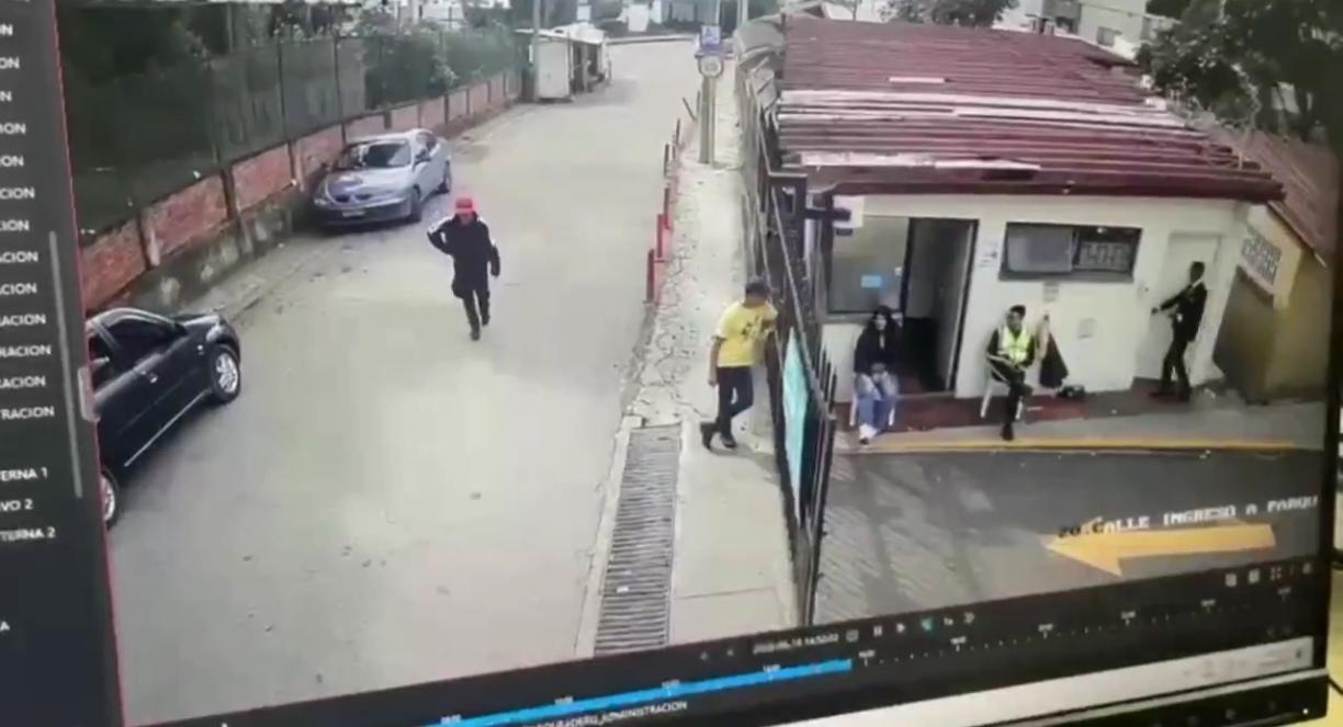 Revelan angustiante video del ataque a dos integrantes de la producción de <i>Sin senos sí hay paraíso</i> en Bogotá