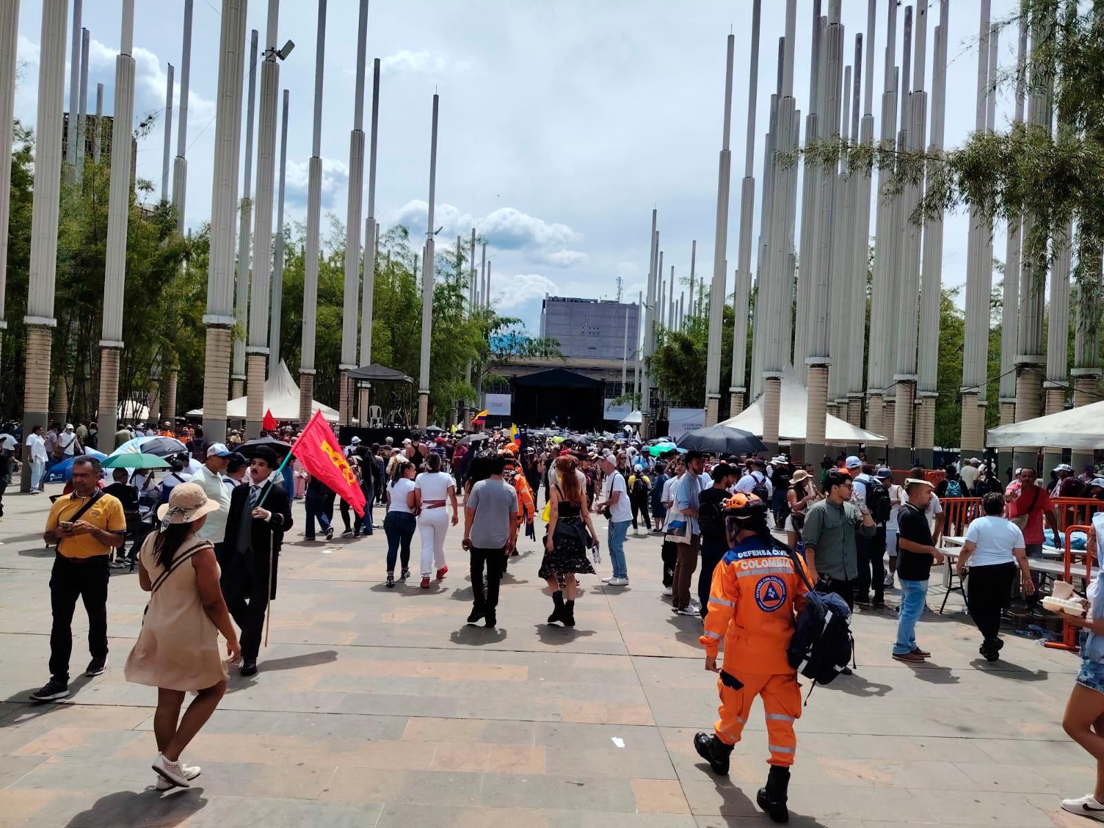 Repartiendo almuerzos y presunta citación a personal Sena y sindicatos: así se llevó a cabo la marcha del 1.° de mayo en Medellín