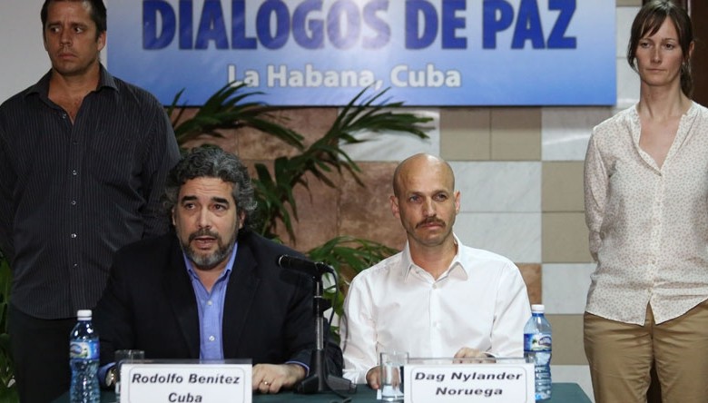 Imagen de archivo de los delegados de los países garantes del proceso de paz en Colombia, Cuba y Noruega. FOTO: COLPRENSA