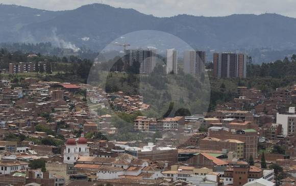 En Rionegro son cada vez más comunes las construcciones de edificios de apartamentos y las parcelaciones de viviendas lujosas. FOTOS Donaldo Zuluaga y Esteban Vanegas