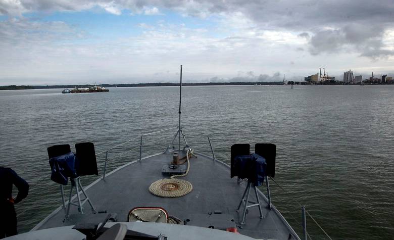 Los costales de droga fueron lanzados al Pacífico cuando la Armada Nacional realizaba una operación de control. FOTO Archivo Julio César Herrera