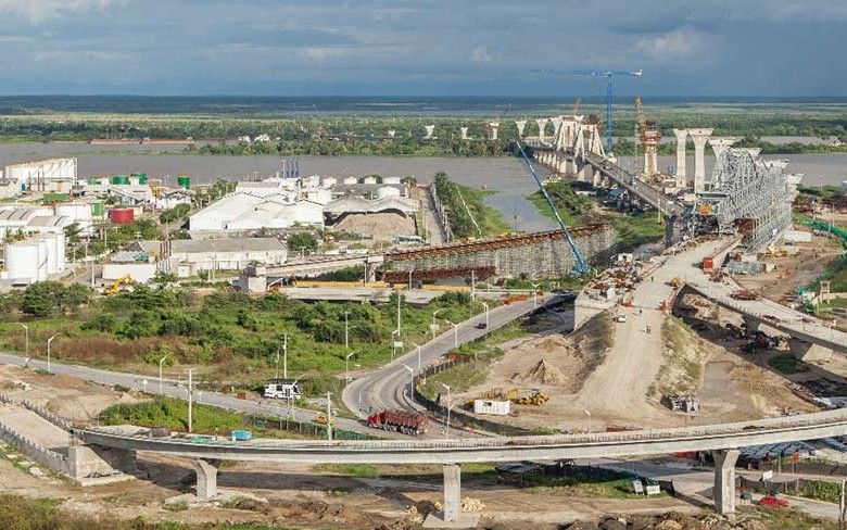 En mayo del año pasado el Invías aprobó la prórroga para la culminación de la obras del puente Pumarejo hasta el 19 de mayo de 2019, por solicitud del Consorcio SES Puente Magdalena. FOTO COLPRENSA