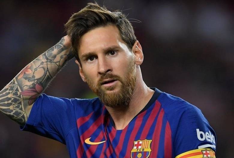 El argentino Lionel Messi se mostró, al final del partido que perdieron 1-2 ante Osasuna, inconforme con el rendimiento del equipo en la temporada. FOTO EFE