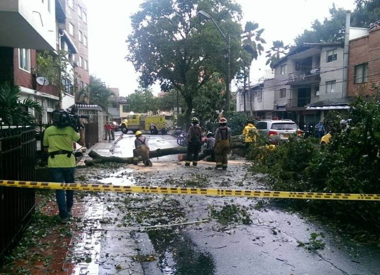 Así lucía la circular 4 con 69 después del aguacero. FOTO Cortesía Ricardo Monsalve