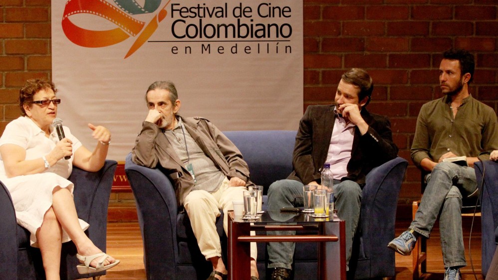 En una conversación sobre el Festival de Cine Colombiano junto a la actriz Vicky Hernández, Luis Mesa y John Alex Toro. FOTO Juan Fernando Cano