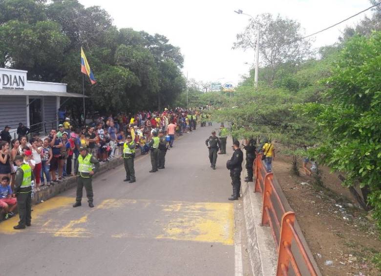 Así fue el paso por la frontera de la Selección Colombia. FOTO POLICÍA DE CÚCUTA