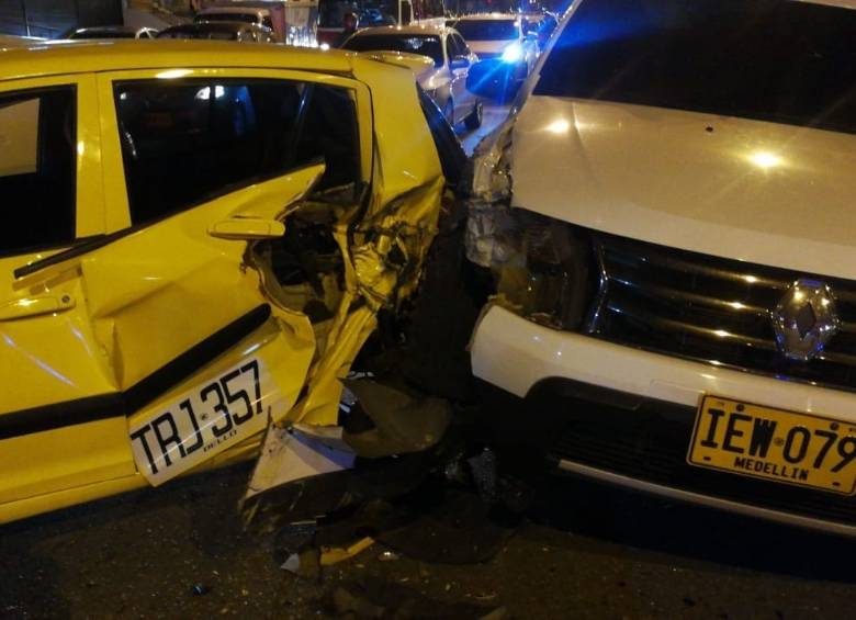 Fuerte accidente compromete varios vehículos en Bulerías