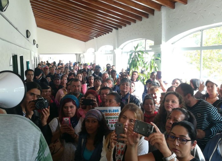 Reunión entre EPM y la comunidad de Santa Elena el pasado martes 16 de enero. FOTO CORTESÍA