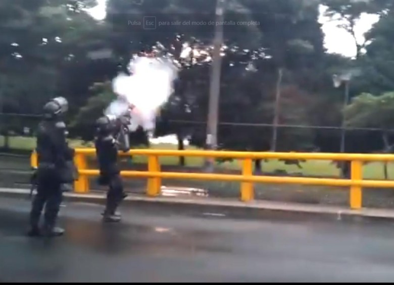 En la tarde de hoy se presentaron fuertes disturbios en la Universidad Nacional, sede Medellín. Foto: captura de video de @rincon_paulo00