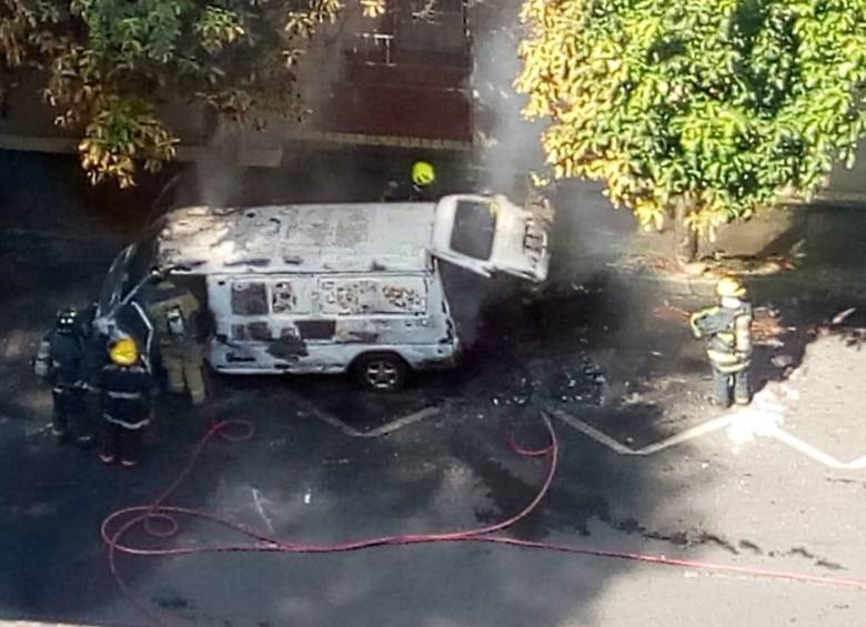 Un vehículo se incendió en El Poblado